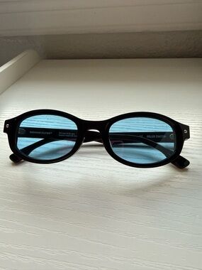 BONNIE CLYDE Roller Coaster Oval Sunglasses - Black Frame, Blue Lenses